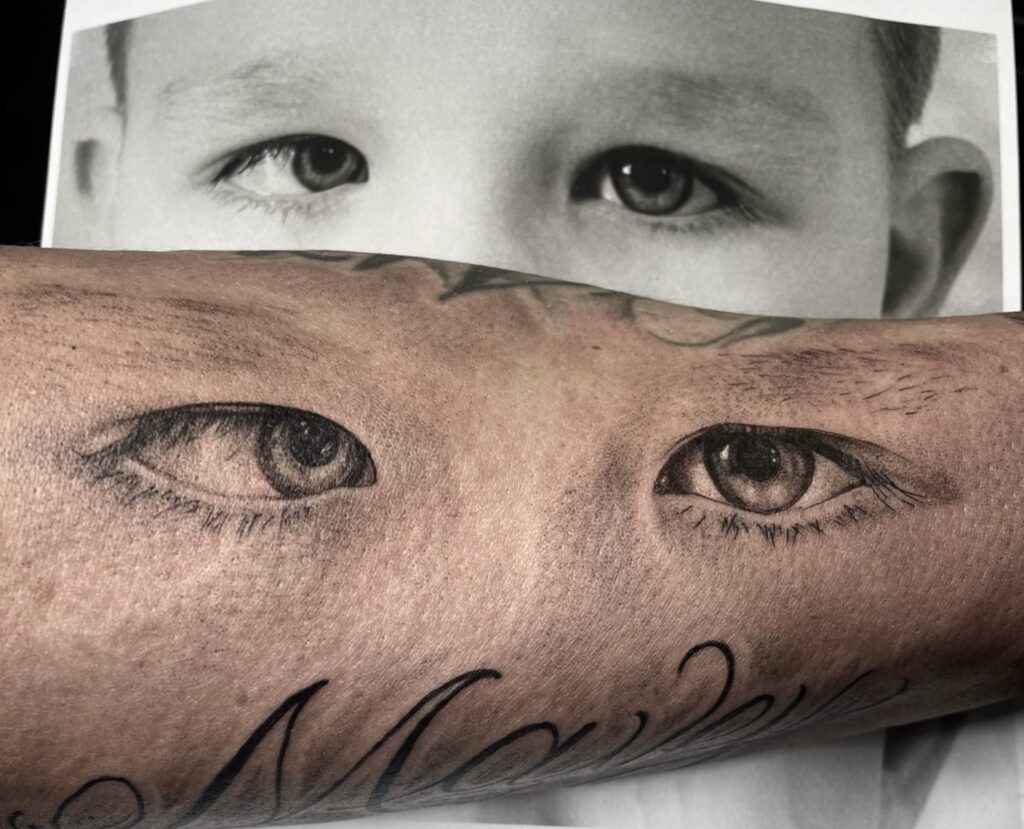 Black 'n grey realism